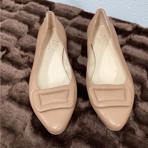 Agl Shoes - AGL Lolita caramel flat in great condition